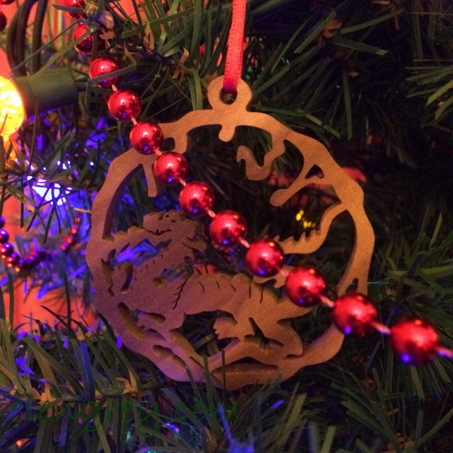 tree_decorating_dragon_elengrey_december_2016-1280x1280
